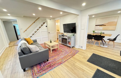 Inner Harbour House | The Blue House: A Downtown Getaway w/Parking