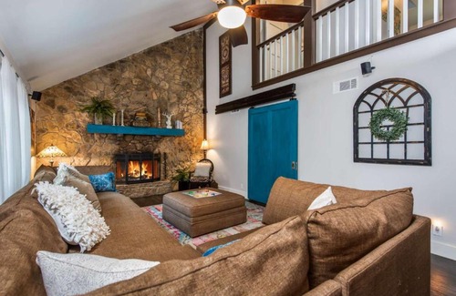 Lake Whitney House | The Blue Magnolia Lodge