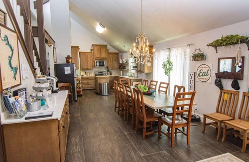 Lake Whitney House | The Blue Magnolia Lodge