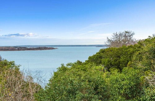 Lake Whitney House | The Blue Magnolia Lodge