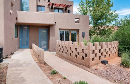 Ivins Condo | The Blue Moon - Ground Floor Suite w/Red Rock Views