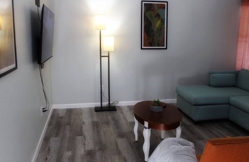 Church Street House | The Blue Oasis in metro Atlanta is your getaway hot spot! Free Wifi & smart TV.