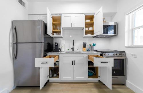 Coral Ridge Apartment | The Blue Parrot