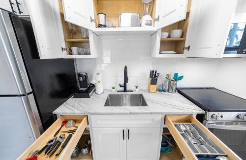 Coral Ridge Apartment | The Blue Parrot