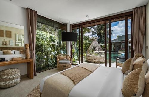 Singakerta Villa | The Blue Parrot Villa by BaliSuperHost