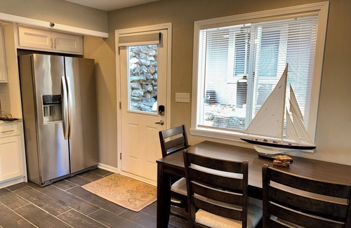 Sunrise Beach House | THE BLUE PEARL~Lakefront home, Private Dock, Floats, near Bars & Public Ramp