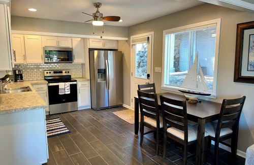 Sunrise Beach House | THE BLUE PEARL~Lakefront home, Private Dock, Floats, near Bars & Public Ramp