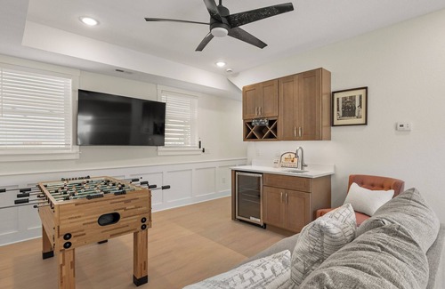 Monteray Shores House | The Blue Pearl: New Build, Private Pool, Rec Room, Hot Tub