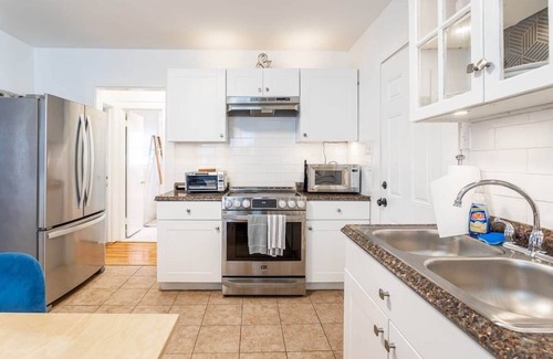 Brooklawn - St. Vincent Apartment | The Blue Sapphire: Modern & Stylish 2BR w/2 King Beds & Full Kitchen