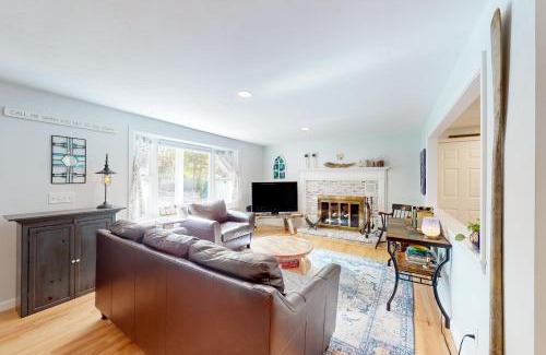Brewster House | The Blue Whale Cottage