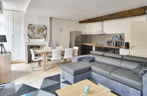 Nevers Apartment | The Blue Window in the Heart of Nevers
