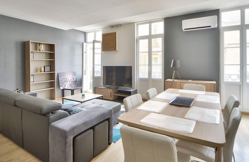 Nevers Apartment | The Blue Window in the Heart of Nevers