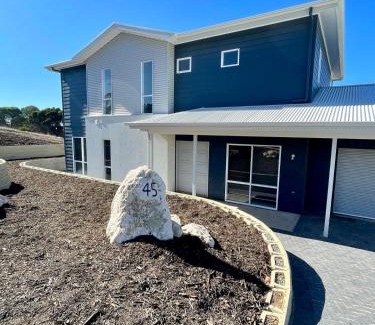 Emu Bay Villa | The Blue Wren
