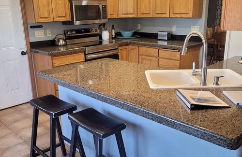 Brookings House | The Blueberry House. A spacious 2 story, 3 bedroom, 2.5 bath home in Brookings.