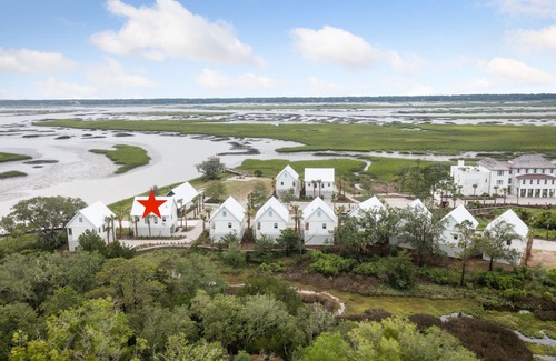 Johns Island House | “The Bluebird” (3049 Southerly Way) 2 person creekside bungalow at Kiawah River * EV Charger ~