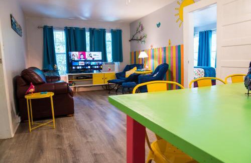 Davis House | The Bluebird Cottage Style Cabin with Hot Tub near Turner Falls and Casinos