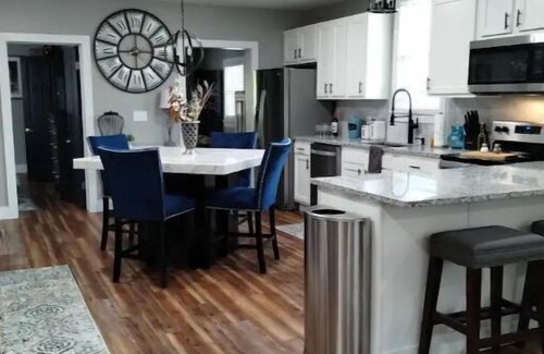 French Lick House | The Bluebird Guesthouse -walk to downtown-