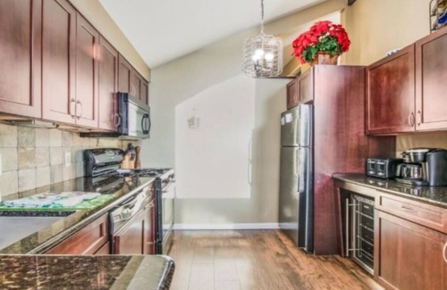 Osage Beach House | The Bluff House at Margaritaville Resort-180 Degrees of Lakefront & Hot tub