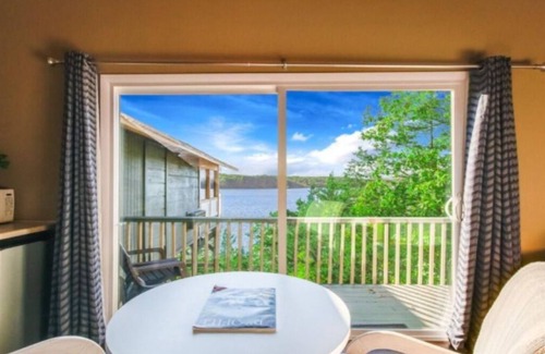 Osage Beach House | The Bluff House at Margaritaville Resort-180 Degrees of Lakefront & Hot tub