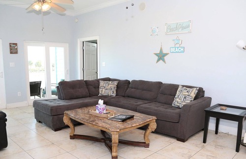 Gulf Shores House | The Boardwalk Beach Hangout B / Gulf Oriented Convenient Location to Beach & Hangout