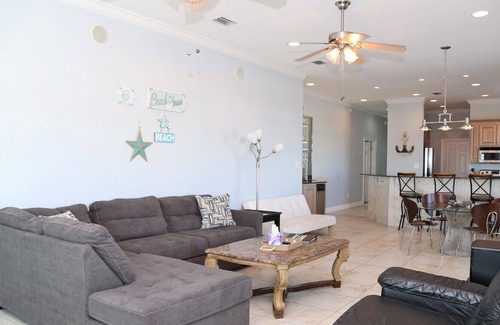 Gulf Shores House | The Boardwalk Beach Hangout B / Gulf Oriented Convenient Location to Beach & Hangout