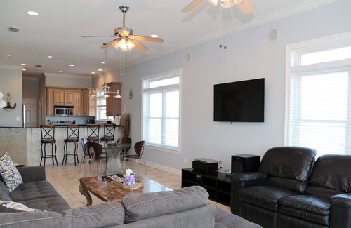 Gulf Shores House | The Boardwalk Beach Hangout B / Gulf Oriented Convenient Location to Beach & Hangout