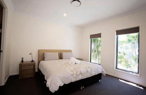 Mount Coolum House | THE BOARDWALK Relaxing Beachside Family Entertainer