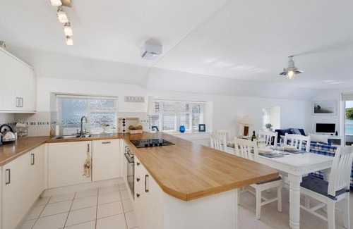 Kingsbridge House | The Boathouse
