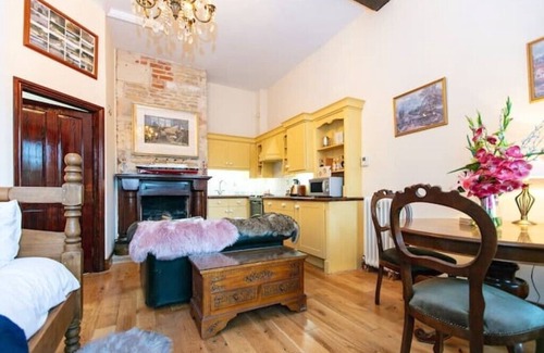 Frome Cabin | The Boathouse, Orchardleigh Estaten
