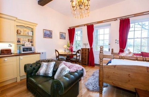 Frome Cabin | The Boathouse, Orchardleigh Estaten