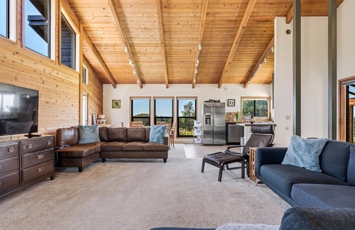 Salmon Creek House | The Bodega House~Family Escape where the Ocean meets Pastures!WiFi/Yard Games