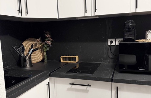 Vaulx En Velin Village Apartment | The bohemian suite 4pers with terrace
