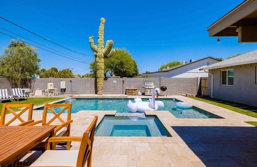 Cox Heights House | The Boho Babe: 5 Minutes away from Old Town, Golfing, & Hiking w/a Pool & Spa