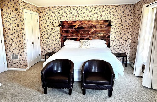Warrensburg Hotel | The Bond Inn Room #6