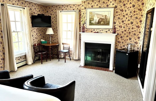 Warrensburg Hotel | The Bond Inn Room #6