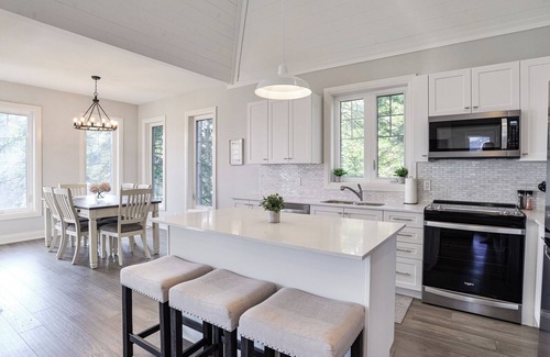 Minett House | The Bonnet Cottage (#10)