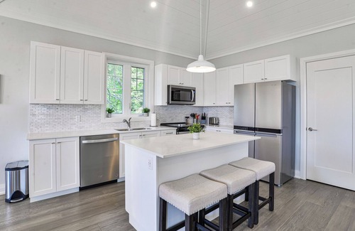 Minett House | The Bonnet Cottage (#10)