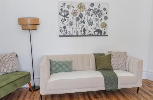 Colwyn Bay House | The Bookcase
