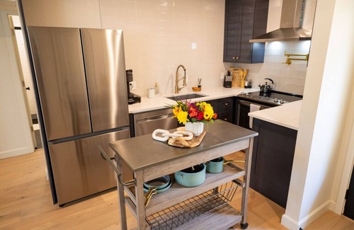 Oread Condo | The Booth Stadium Condo - Premium Tailgate Location