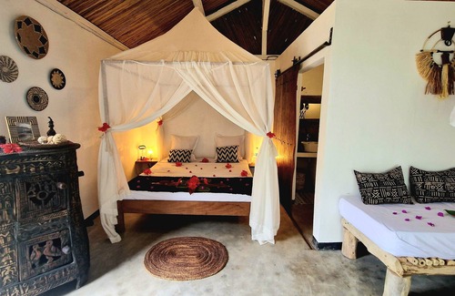 Nosy Boraha Cabin | The Boraha Beach Lodge 90 m2 with kitchen, equipped, WIFI, on the beach,