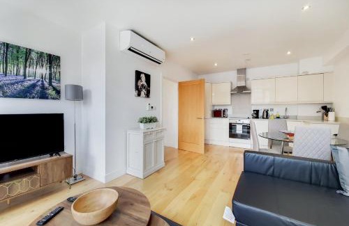 Cathedrals Apartment | The Borough Collection near London Bridge and Borough Market - by Short Stories London