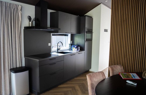 Rhenen House | The Boscottage, with hot tub for 4 people is located on forest edge of our park.