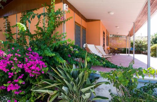 Saronida House | THE BOUCAMVIGLIA BEACH HOUSE