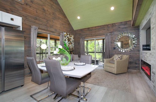 Sevierville Cabin | The Boujee Bear | MTN View, Hot Tub, Foosball!
