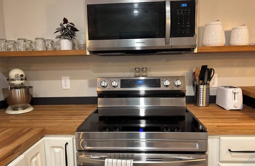 Freeport Apartment | The Bow Street Abode/Charming 2 BR Retreat