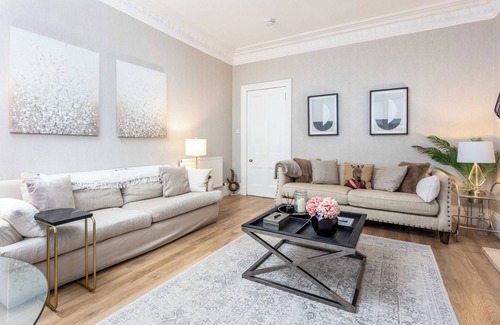 Prestwick Apartment | The Bradshaw - Donnini Apartments