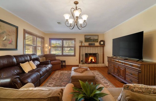 Hattiesburg House | The Brady Bunch House: 6 Bedrooms/4 Bathrooms/Game Room and Screened Porch!