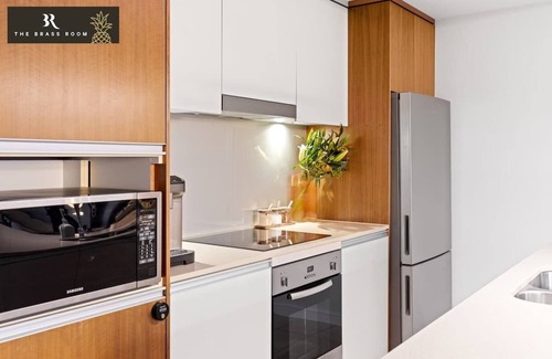 Surfers Paradise Condo | The Brass Room Pineapple Wyndham Surfers Paradise