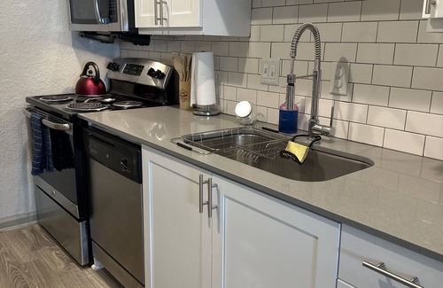 Cumberland Apartment | The Brave's 1st Base 2BD-2BTH, Free PRK, 5 min walk to Truist Park & The Roxy