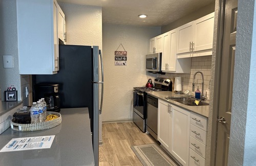 Cumberland Apartment | The Brave's 1st Base 2BD-2BTH, Free PRK, 5 min walk to Truist Park & The Roxy